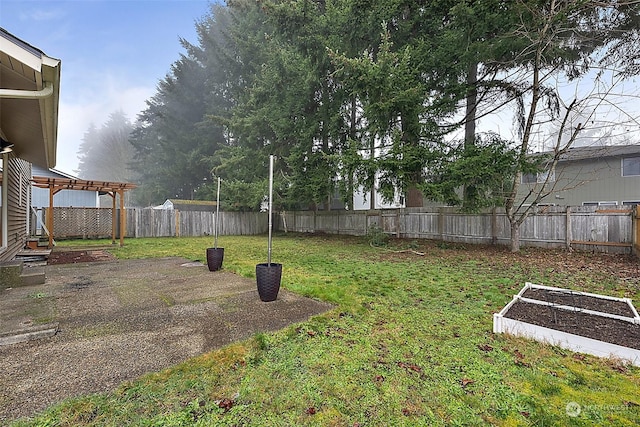 view of yard featuring a pergola