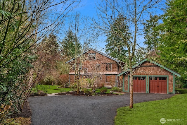 view of front of house featuring a front lawn and a garage