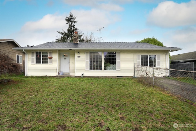 single story home with a front lawn