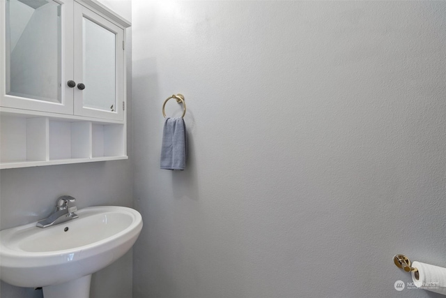 bathroom with sink