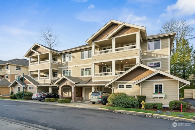 view of front of property featuring a balcony