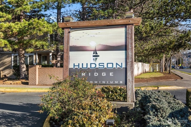 view of community / neighborhood sign