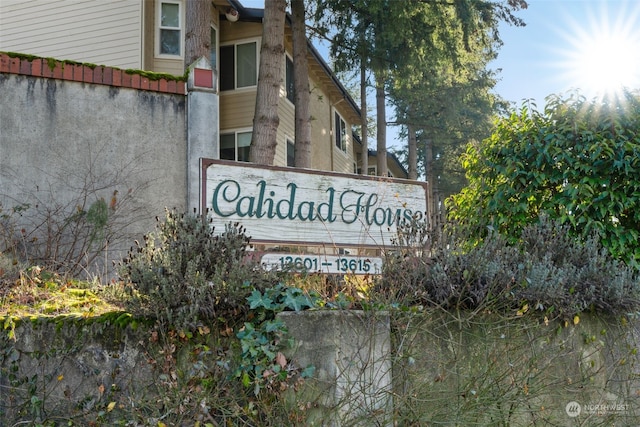 view of community / neighborhood sign