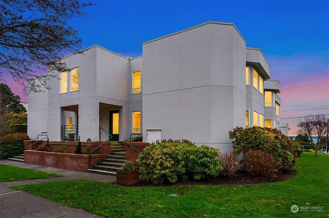 contemporary house featuring a lawn