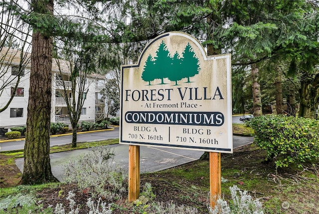 view of community / neighborhood sign