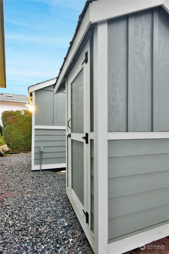 view of outbuilding