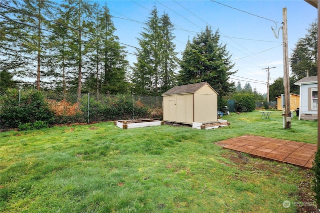 view of yard with a shed