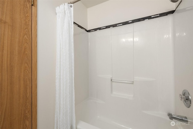 bathroom with shower / bath combo with shower curtain