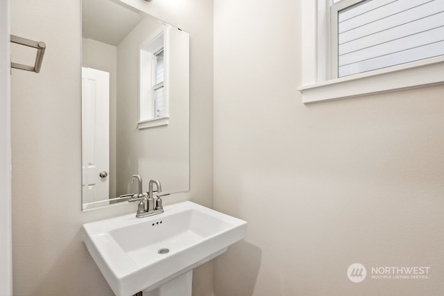 bathroom featuring sink