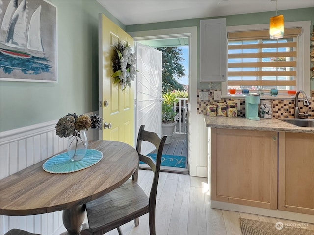 dining room with light hardwood / wood-style floors and sink