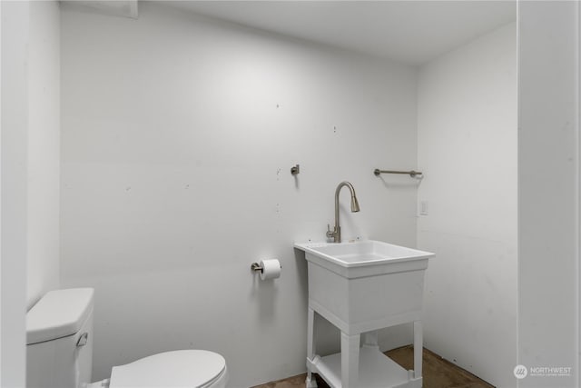 bathroom featuring toilet