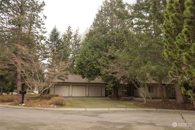 view of front of home featuring a garage