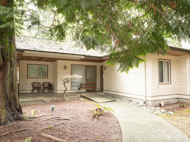 view of front of house with covered porch