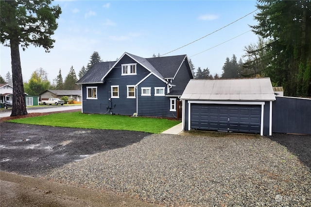 view of front of home featuring a front lawn and an outdoor structure