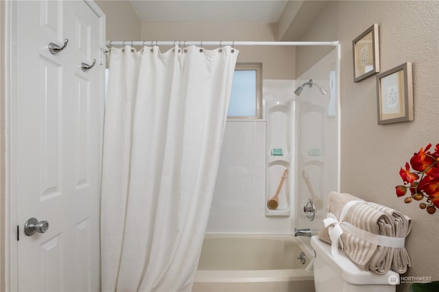 bathroom with shower / tub combo with curtain