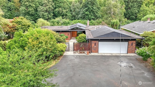 view of front facade featuring a garage