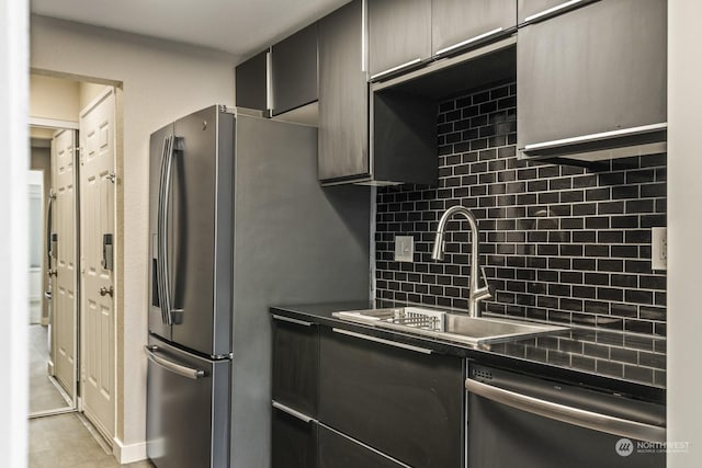 kitchen featuring stainless steel appliances, sink, and decorative backsplash