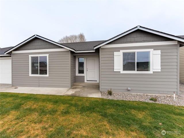 view of front of property featuring a front yard and a patio