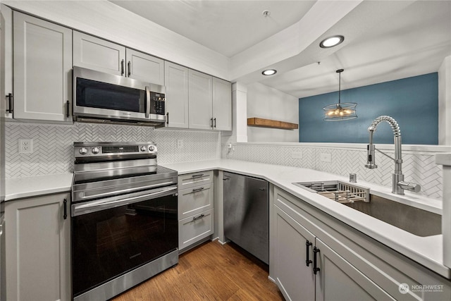 kitchen with sink, stainless steel appliances, and gray cabinets