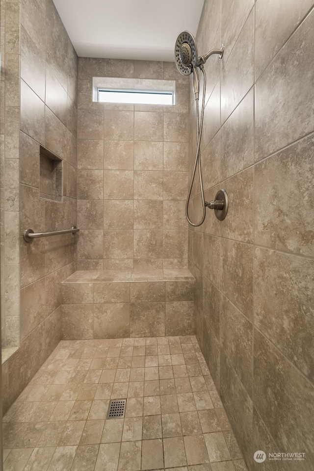 bathroom featuring tiled shower