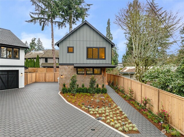 view of front facade featuring a garage