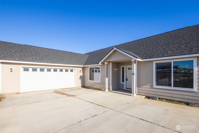 view of front facade featuring a garage