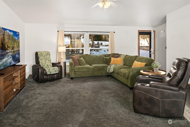 carpeted living room featuring ceiling fan