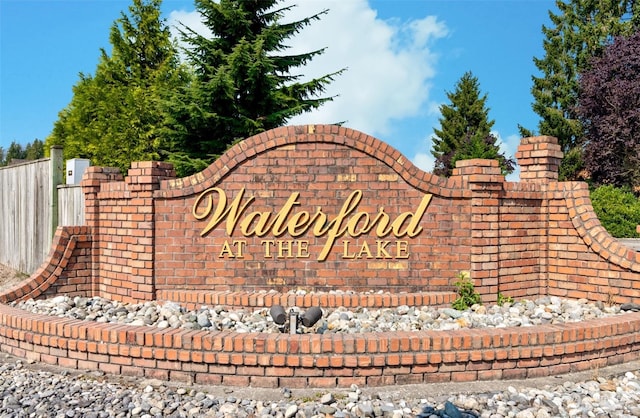 view of community / neighborhood sign