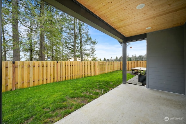 view of yard featuring a patio