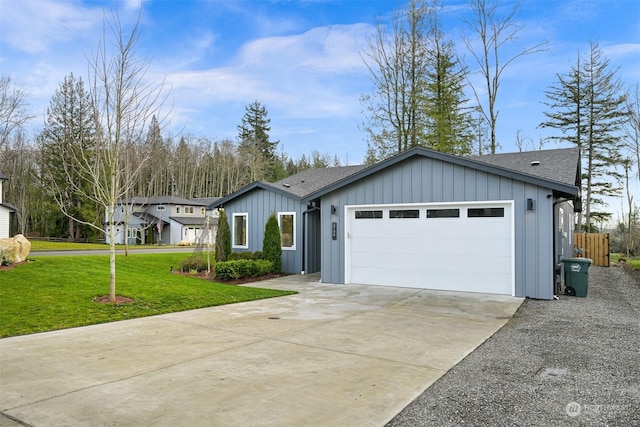 ranch-style house featuring a front lawn and a garage