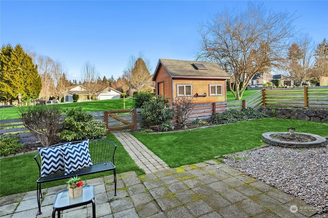 view of yard featuring an outdoor structure and a patio area