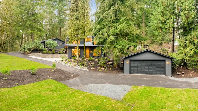 view of property's community featuring a garage and a yard