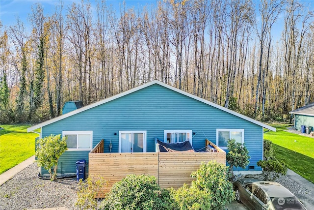 view of side of property featuring a yard