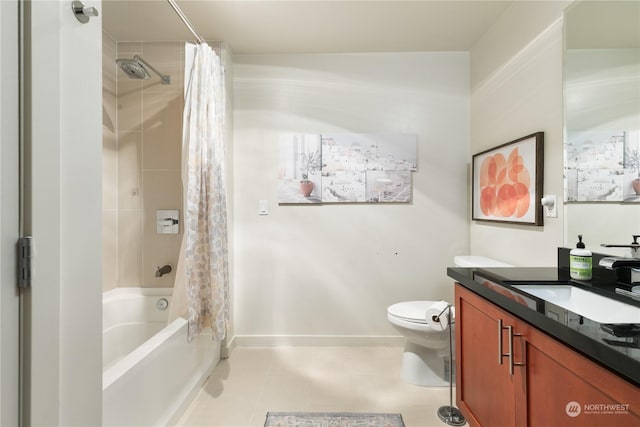 full bathroom featuring shower / bathtub combination with curtain, vanity, and toilet