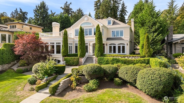 view of front of property with a balcony