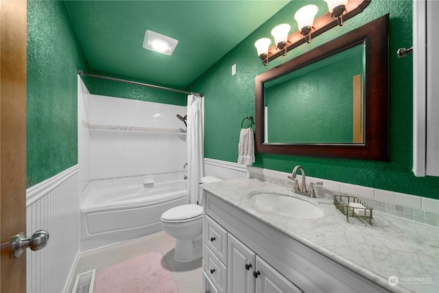 full bathroom with shower / bath combination with curtain, vanity, and toilet