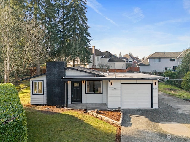 view of front facade featuring a garage and a front lawn