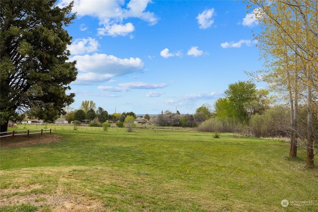 view of yard featuring a rural view