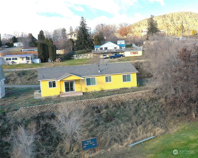 bird's eye view with a mountain view