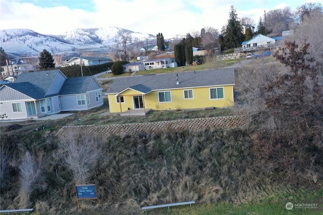 bird's eye view with a mountain view