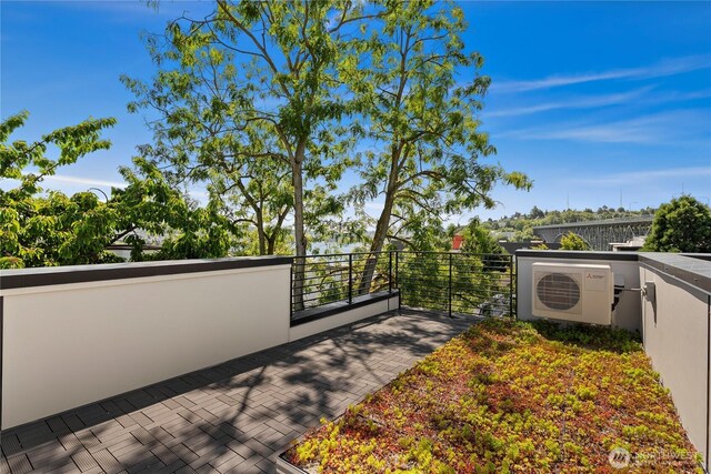 922B N 35th St, Seattle, WA 98103 - view of patio / terrace