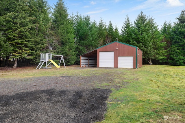 view of yard with a garage and an outdoor structure