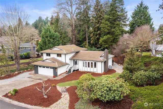 view of front of house featuring a garage