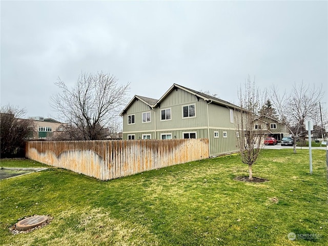 exterior space featuring a lawn