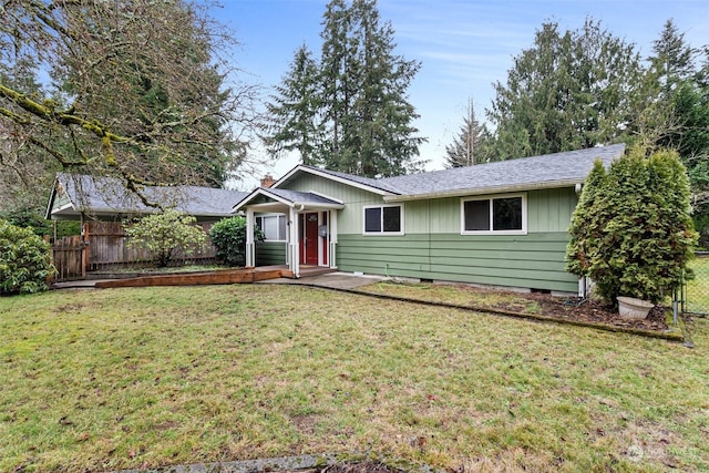 ranch-style home featuring a front lawn