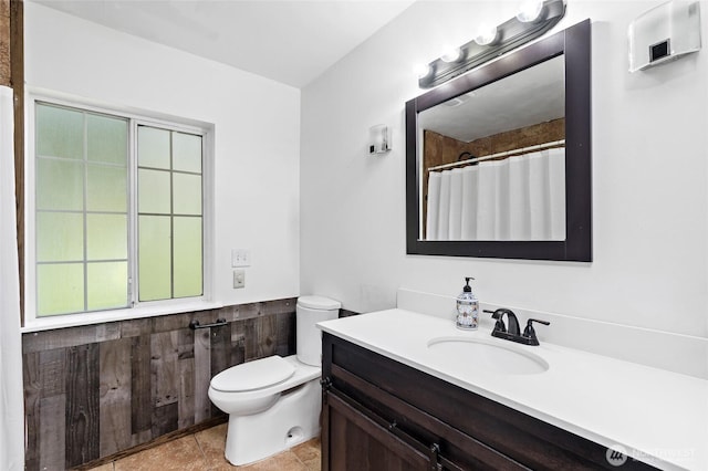 6807 345th St S, Roy, WA 98580 - full bath with vanity, toilet, and wainscoting