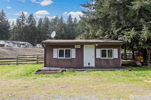 6807 345th St S, Roy, WA 98580 - view of front of property with fence and a front lawn