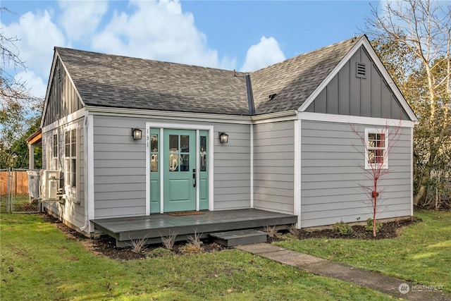 back of house featuring a yard