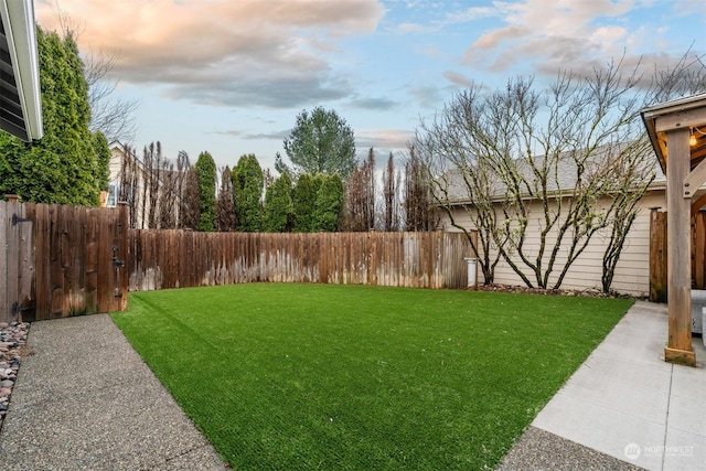 view of yard at dusk