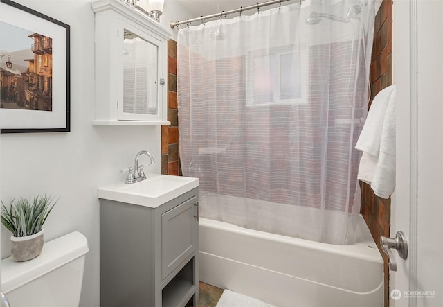 full bathroom with shower / tub combo with curtain, vanity, and toilet